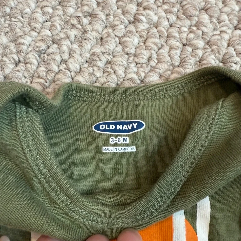 Old‎ Navy Baby Bodysuits Size 3-6M Olive Green Striped Wild Long Sleeve Boys